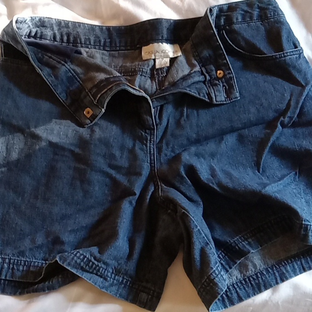 Womens short size 14